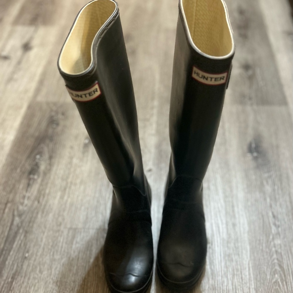 Hunter tall matte black boots